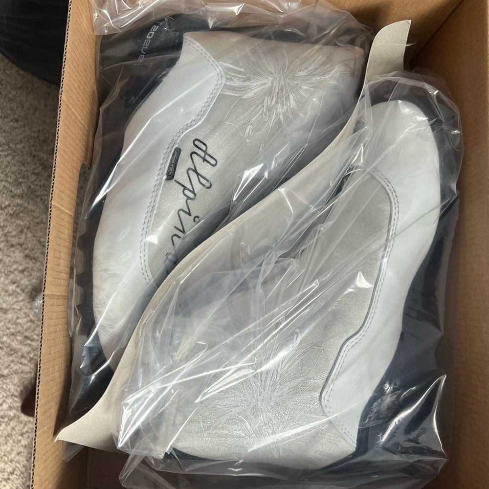 Alpina cross country ski boots brand new
